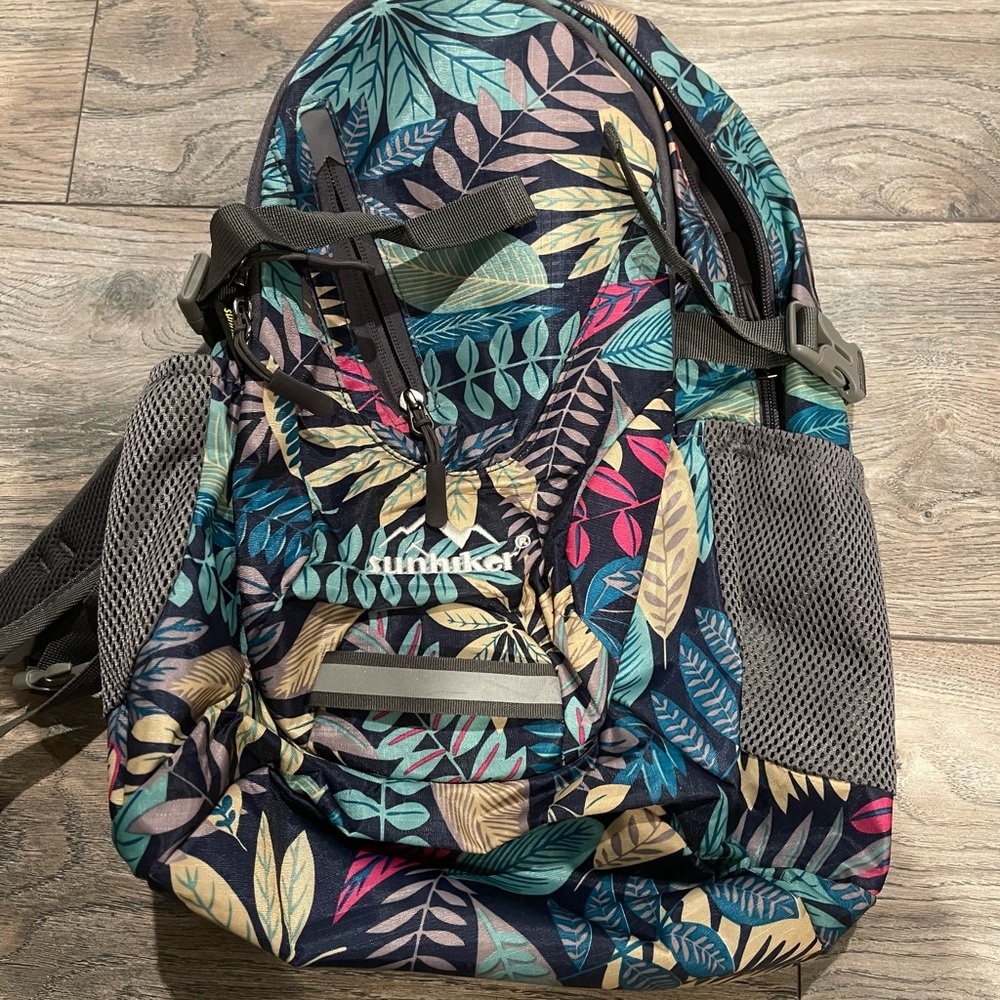 Colorful Leaf Print Backpack